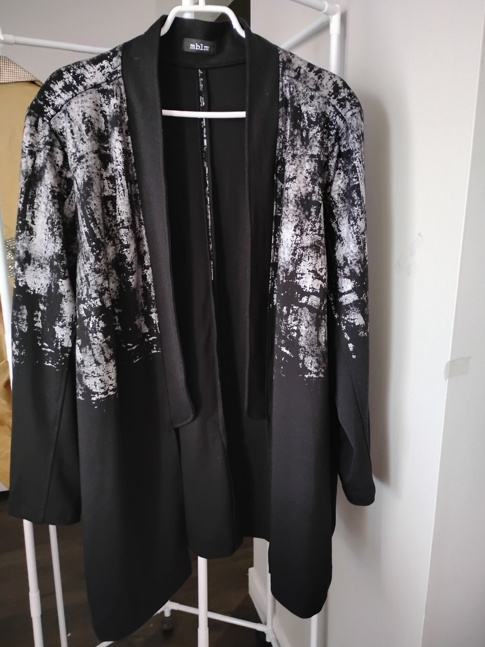 MBLM Women's Black/Silver Abstract Print Open Shawl Collar Long Sleeve Jacket